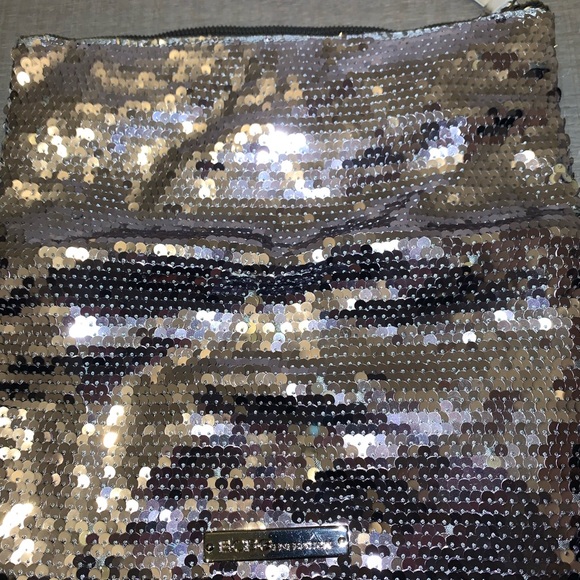 NWT BCBGeneration Silver Sequined Clutch - Picture 3 of 10